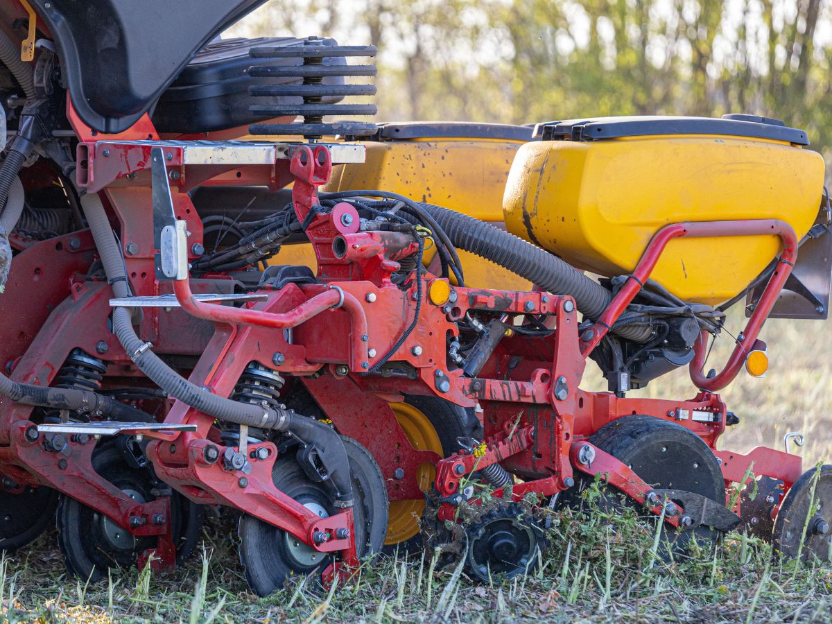 Pasowa uprawa roli – strip-till. Czym jest? Co warto wiedzieć?